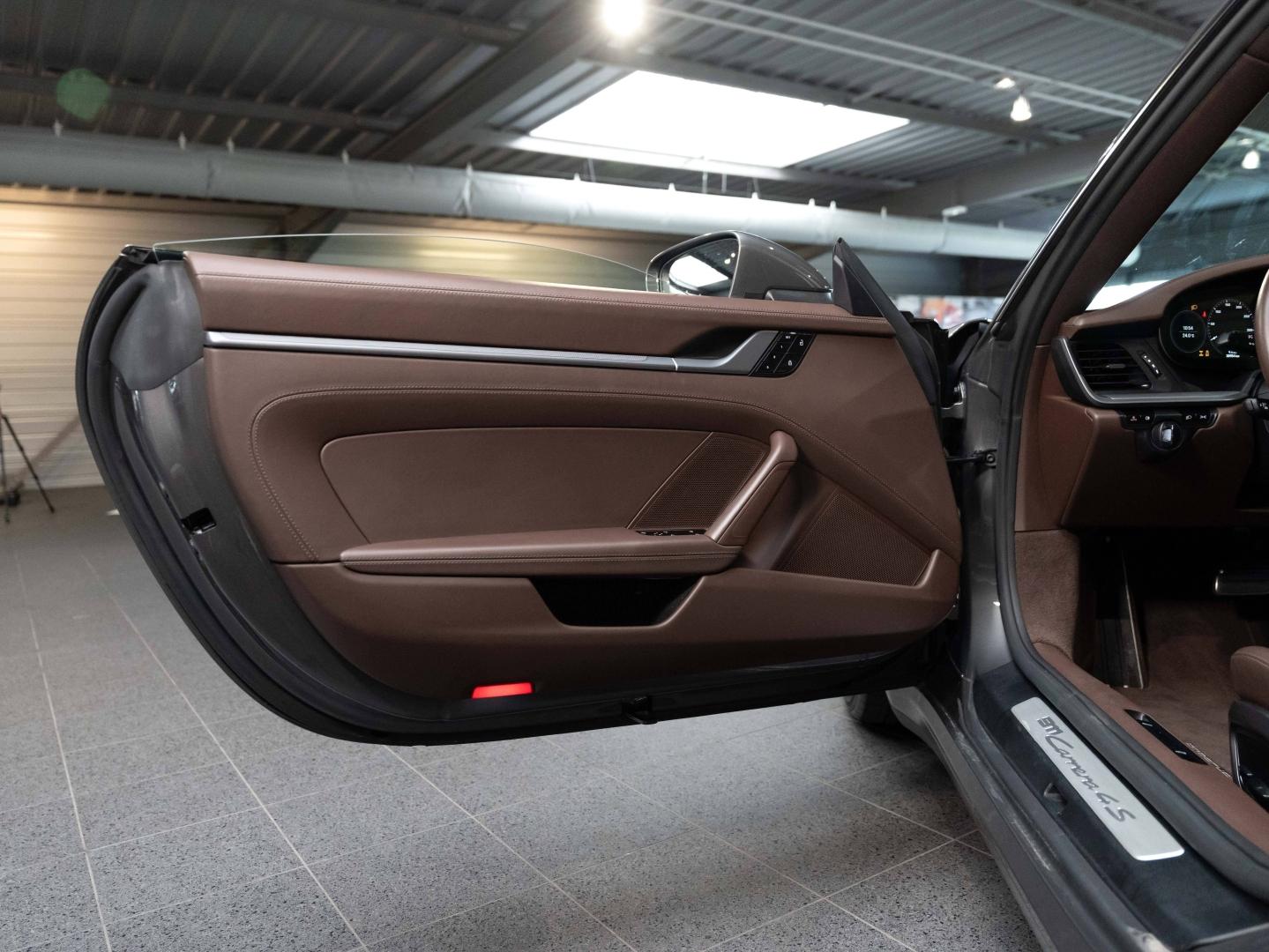 Voitures occasions PORSCHE 911 Coupe Carrera 4S Champagne-au-Mont-d'Or