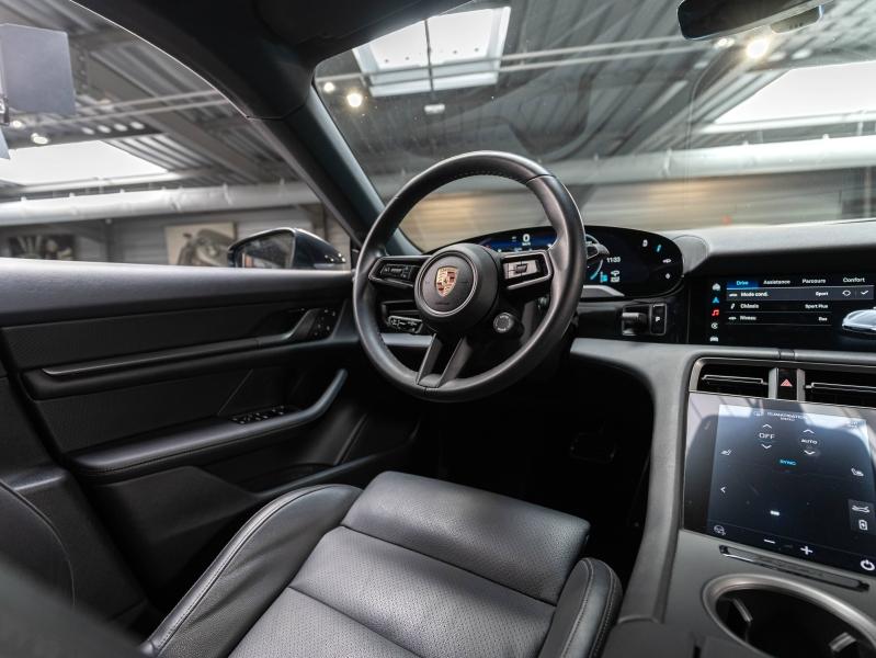 Voitures occasions PORSCHE Taycan Base Champagne-au-Mont-d'Or