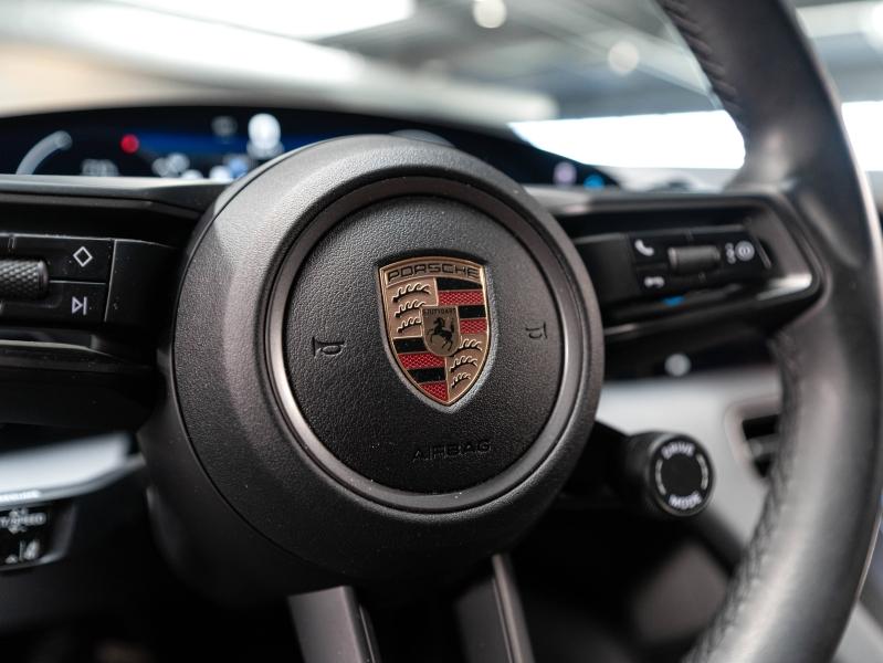 Voitures occasions PORSCHE Taycan Base Champagne-au-Mont-d'Or