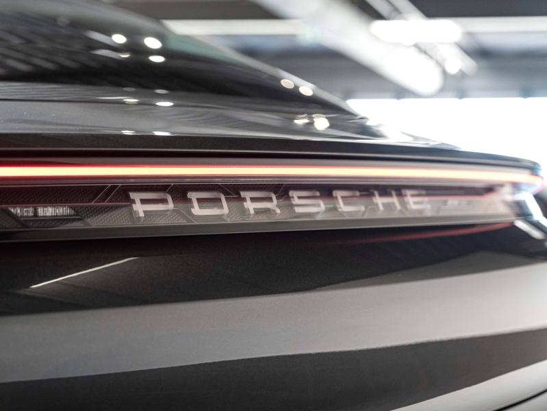 Voitures occasions PORSCHE Taycan Base Champagne-au-Mont-d'Or