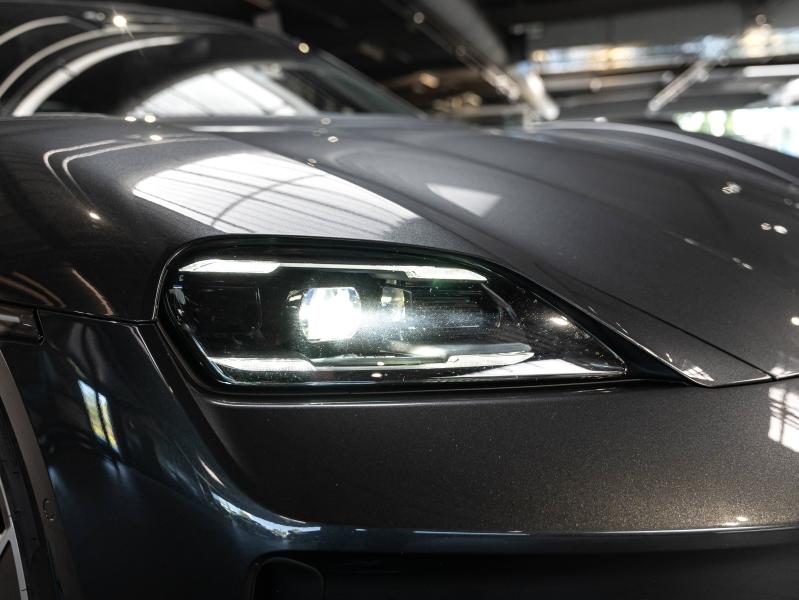 Voitures occasions PORSCHE Taycan Base Champagne-au-Mont-d'Or