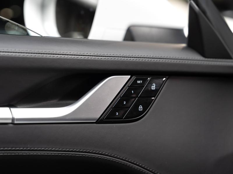 Voitures occasions PORSCHE 911 Coupe Turbo S Champagne-au-Mont-d'Or