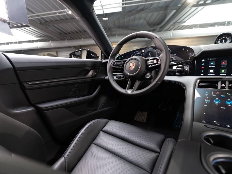 Voitures occasions PORSCHE Taycan Base Champagne-au-Mont-d'Or