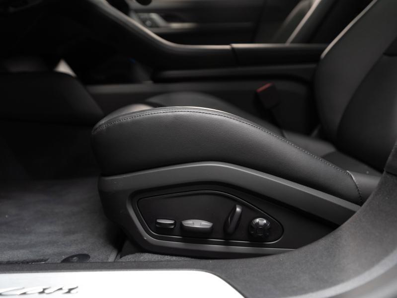 Voitures occasions PORSCHE Taycan Base Champagne-au-Mont-d'Or
