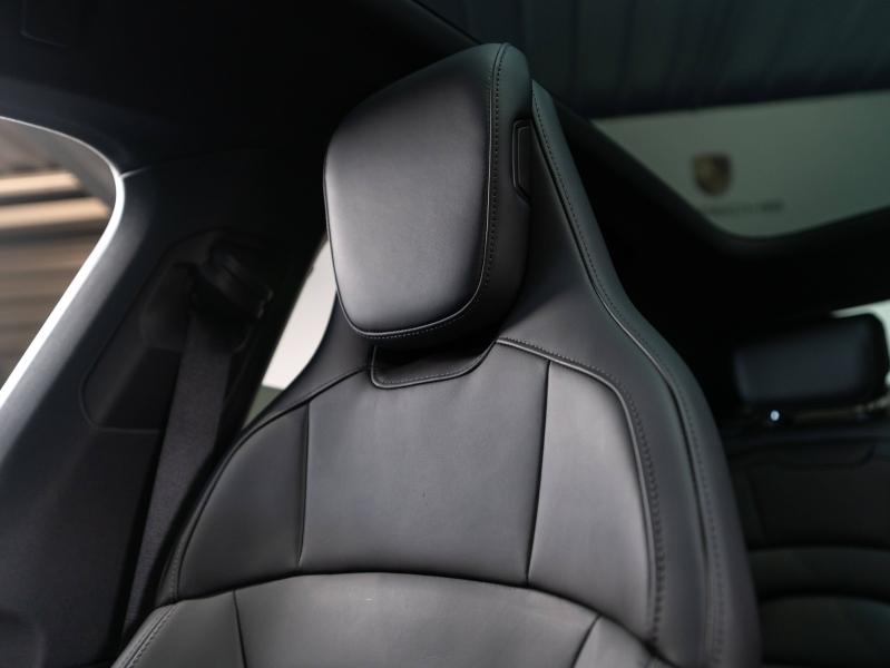 Voitures occasions PORSCHE Taycan Base Champagne-au-Mont-d'Or