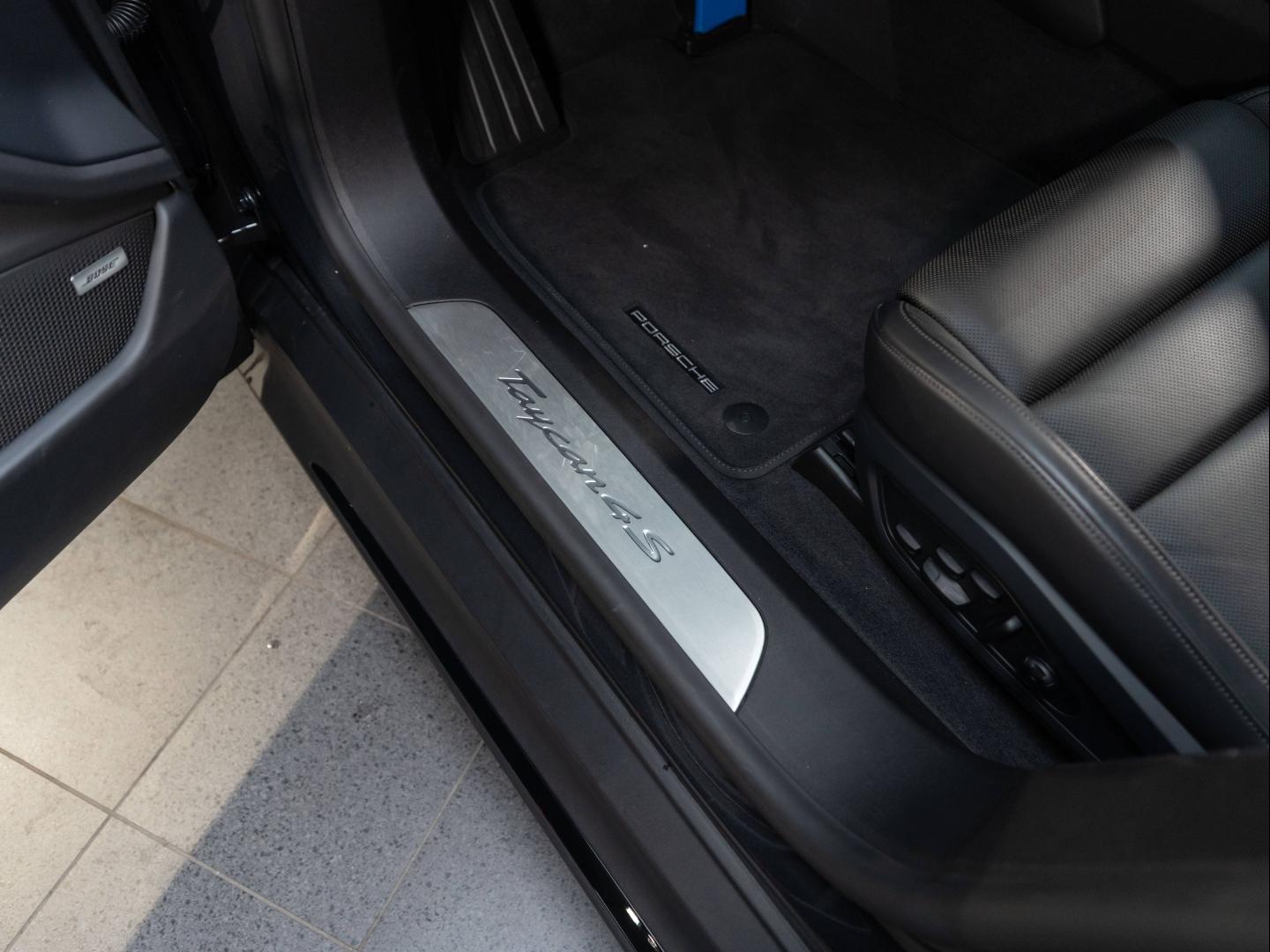 Voitures occasions PORSCHE Taycan Sport Turismo 4S Champagne-au-Mont-d'Or