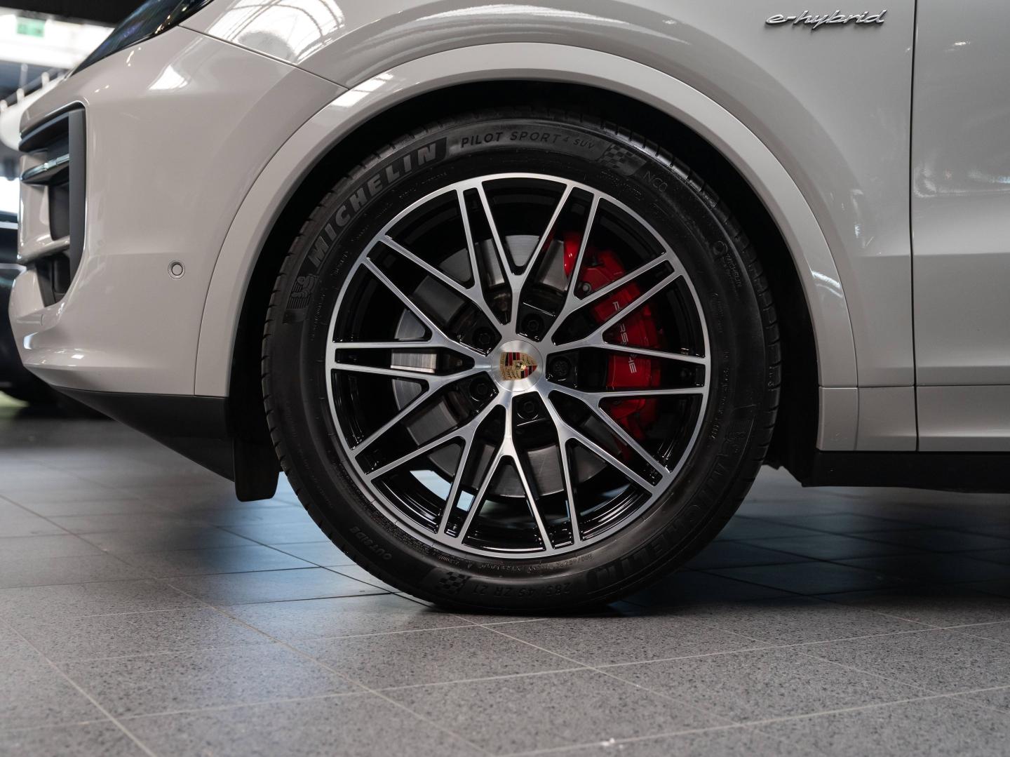 Voitures occasions PORSCHE CAYENNE S E-Hybrid Champagne-au-Mont-d'Or