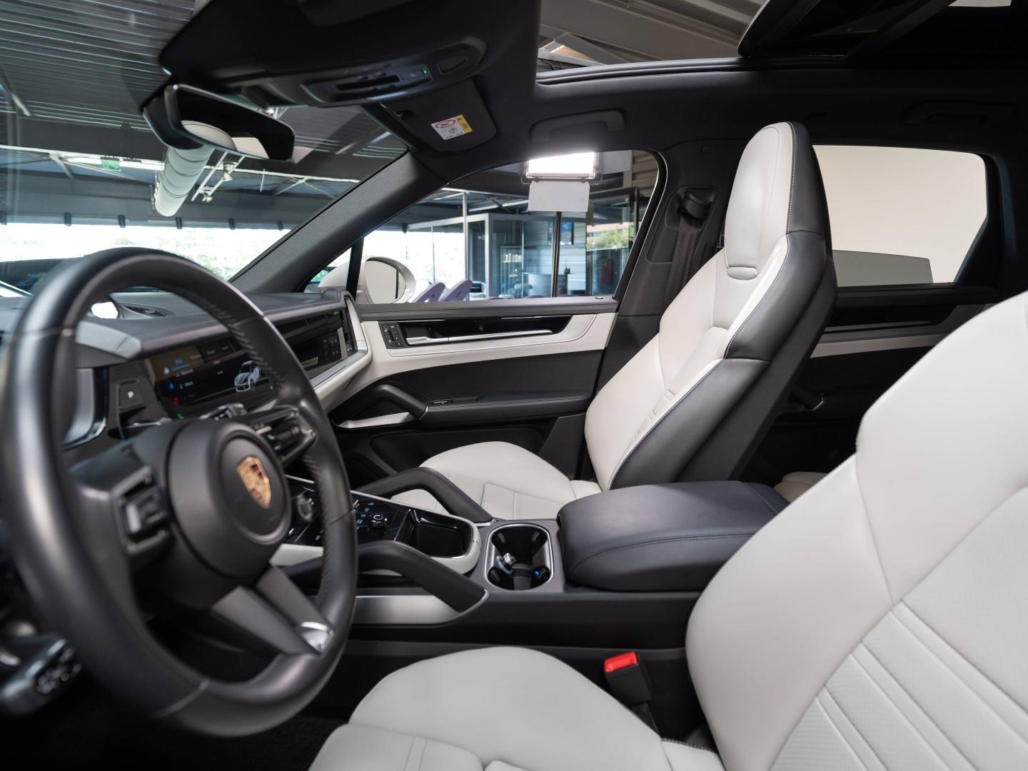 Voitures occasions PORSCHE CAYENNE S E-Hybrid Champagne-au-Mont-d'Or