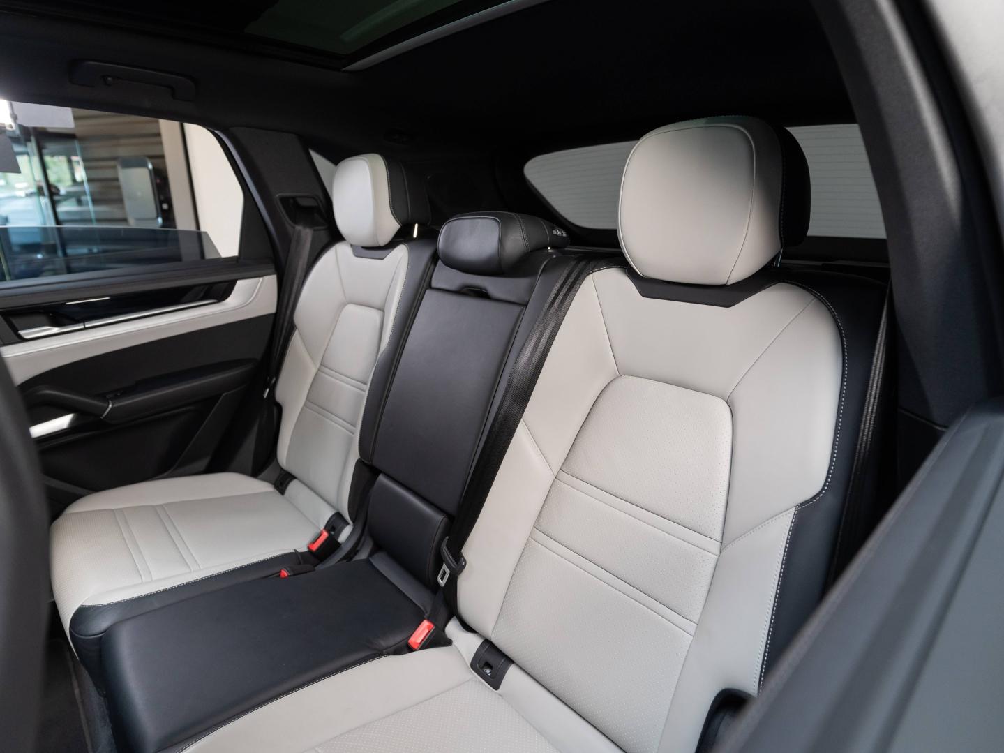 Voitures occasions PORSCHE CAYENNE S E-Hybrid Champagne-au-Mont-d'Or