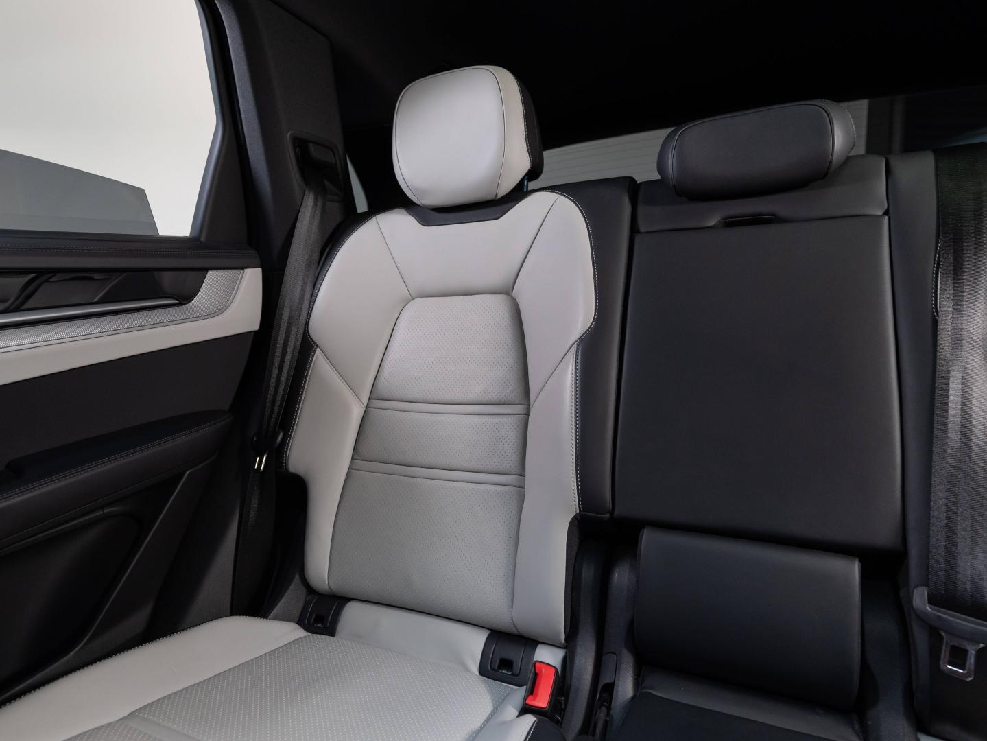 Voitures occasions PORSCHE CAYENNE S E-Hybrid Champagne-au-Mont-d'Or