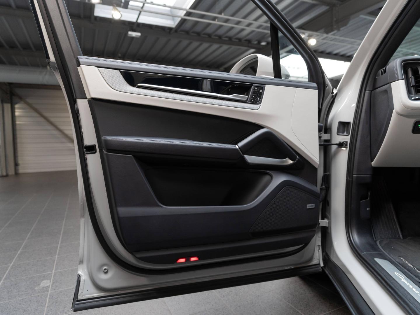 Voitures occasions PORSCHE CAYENNE S E-Hybrid Champagne-au-Mont-d'Or