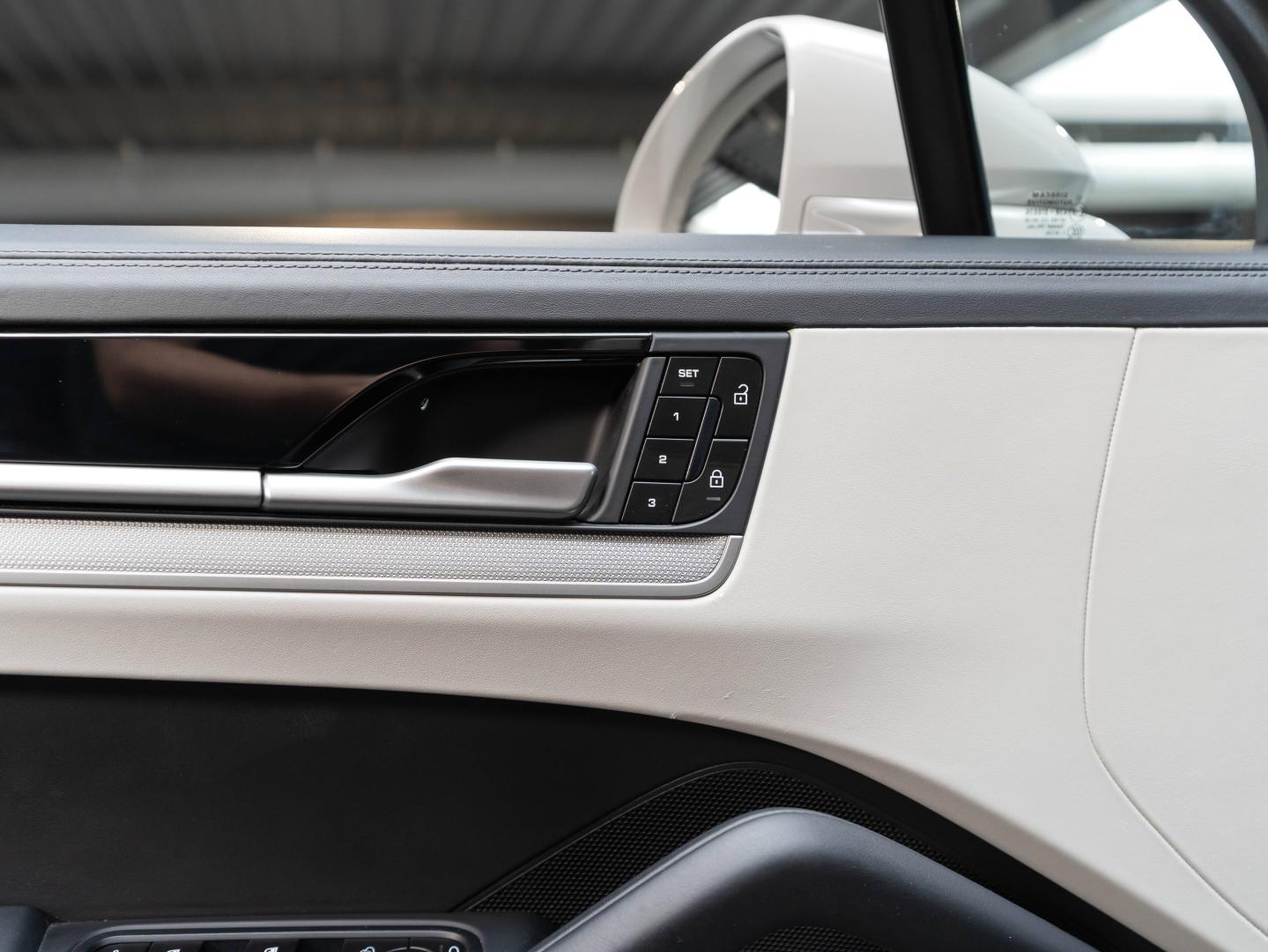 Voitures occasions PORSCHE CAYENNE S E-Hybrid Champagne-au-Mont-d'Or