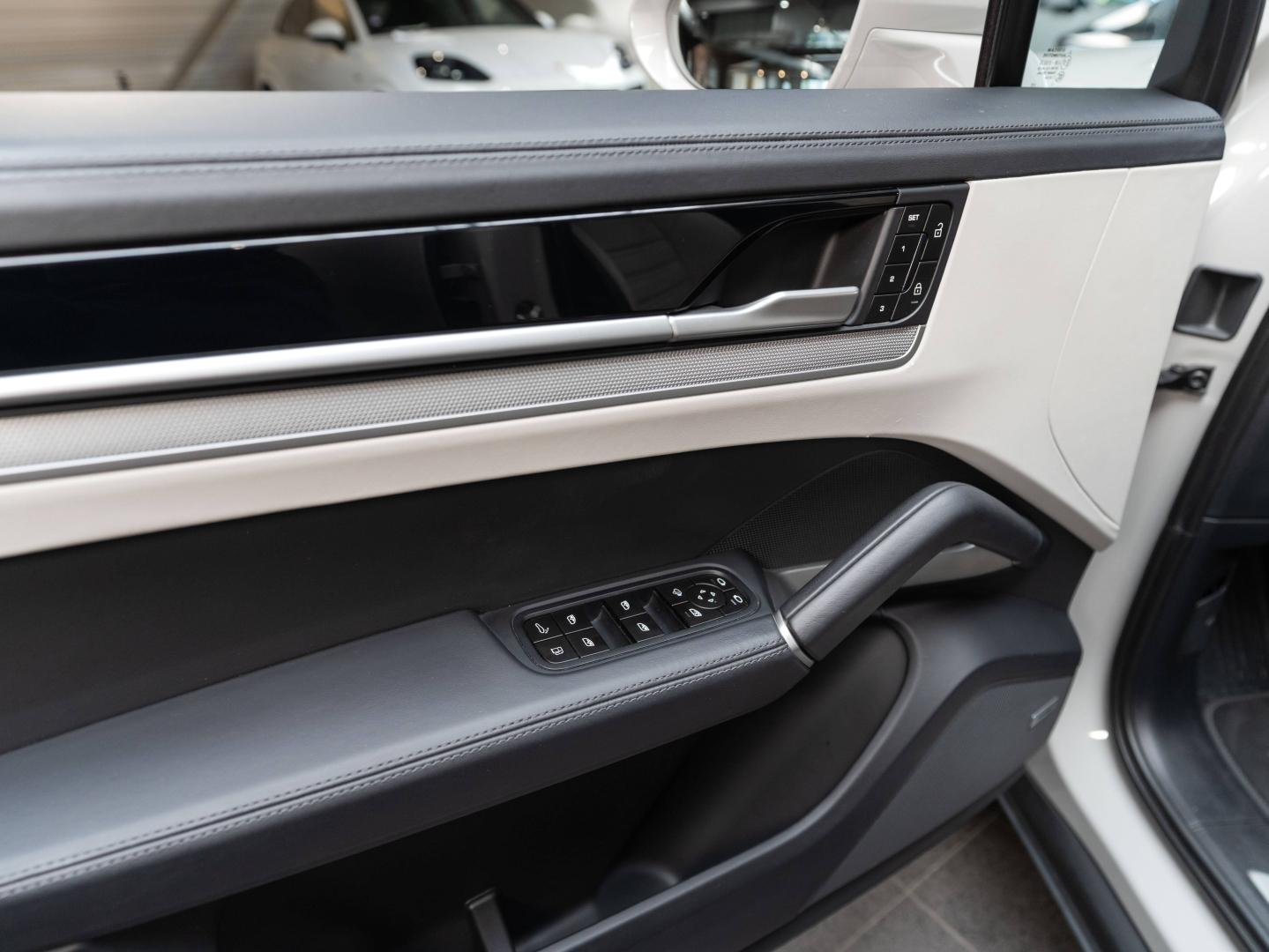 Voitures occasions PORSCHE CAYENNE S E-Hybrid Champagne-au-Mont-d'Or