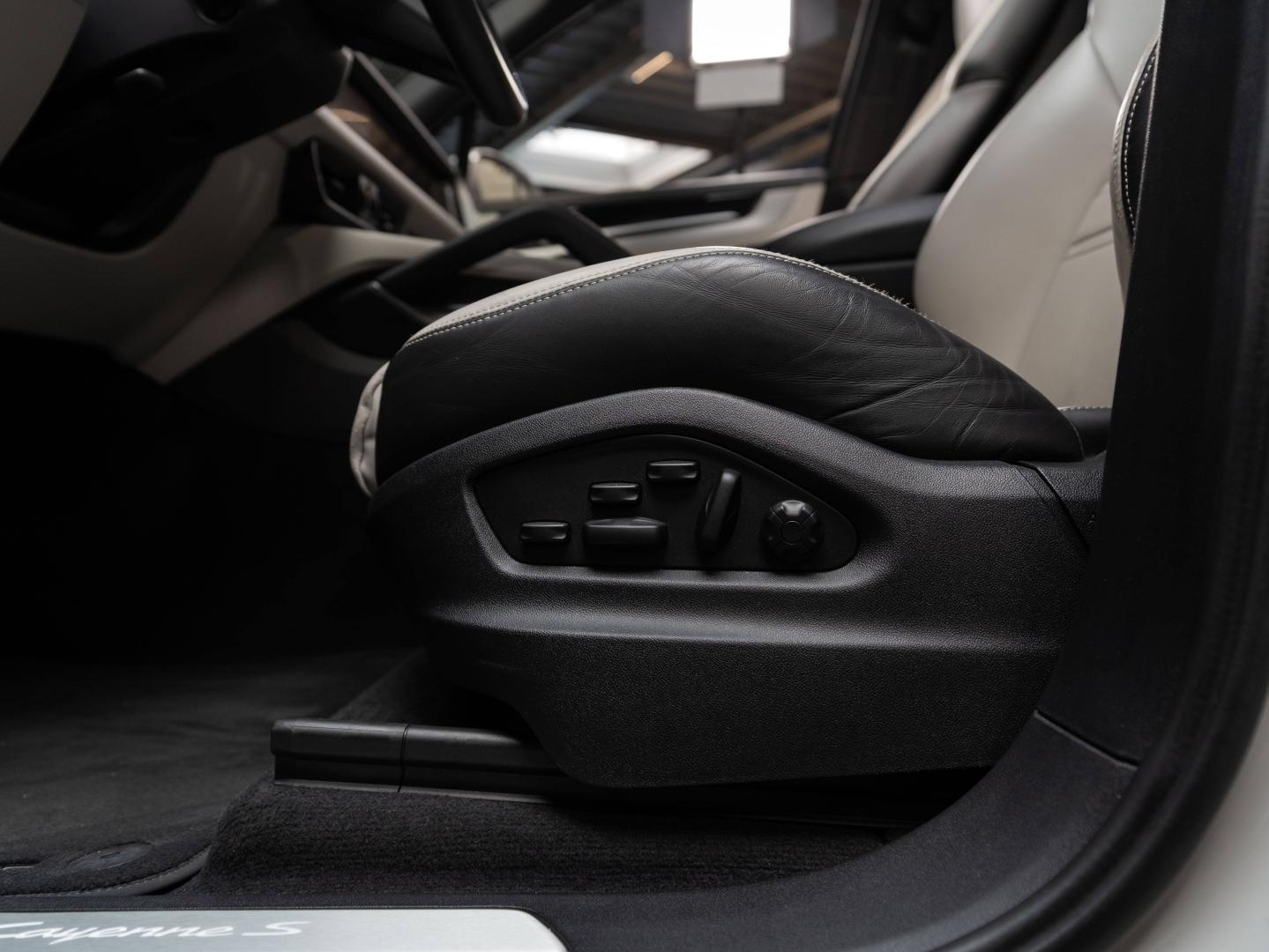 Voitures occasions PORSCHE CAYENNE S E-Hybrid Champagne-au-Mont-d'Or