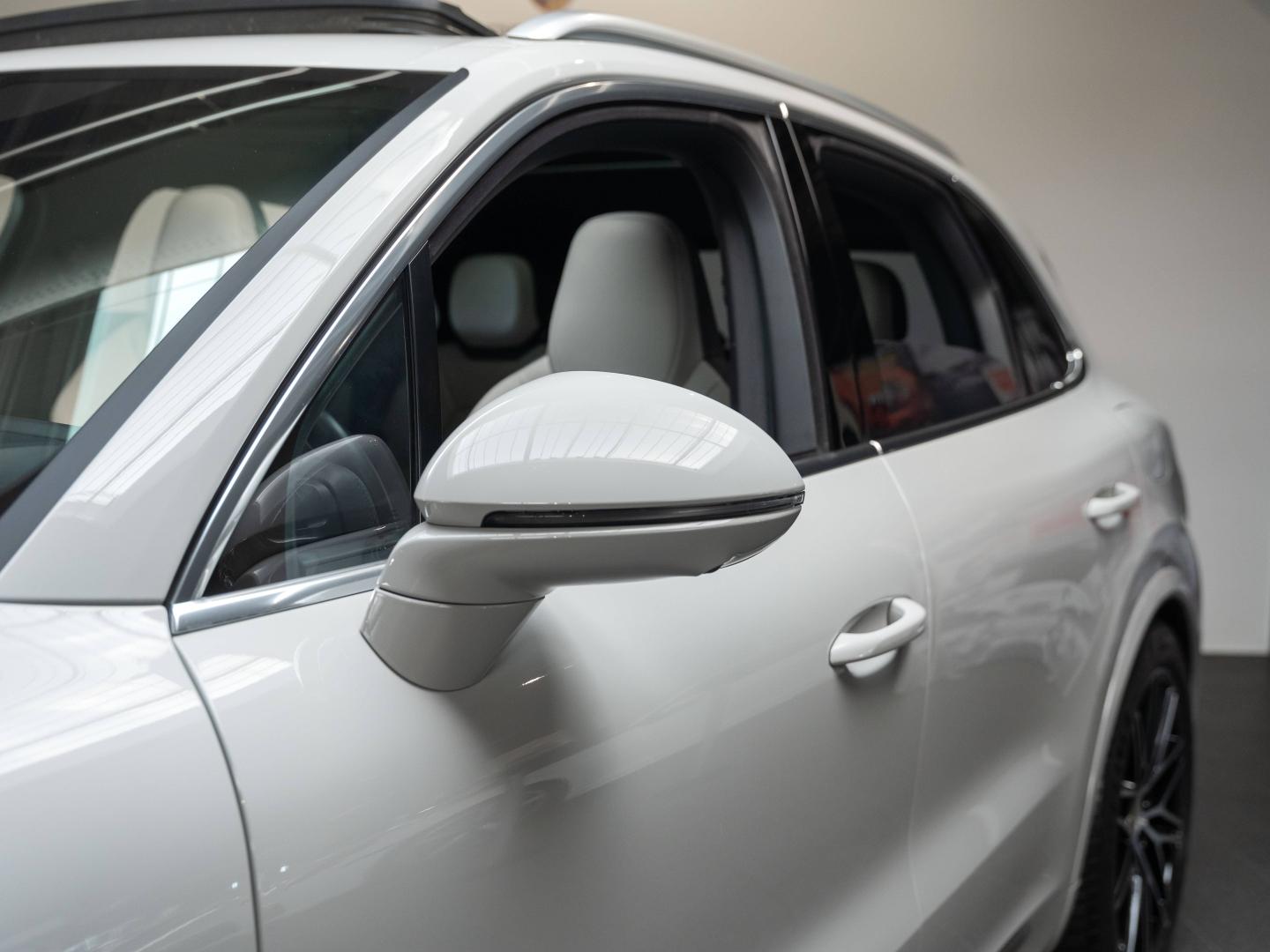 Voitures occasions PORSCHE CAYENNE S E-Hybrid Champagne-au-Mont-d'Or