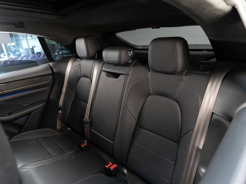 Voitures occasions PORSCHE MACAN Turbo Champagne-au-Mont-d'Or