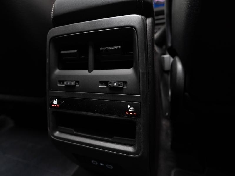 Voitures occasions PORSCHE MACAN Turbo Champagne-au-Mont-d'Or