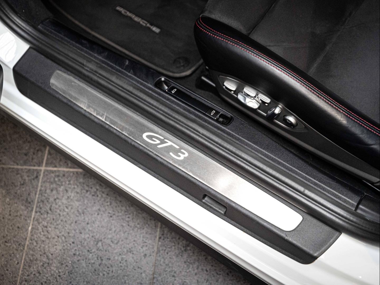 Voitures occasions PORSCHE 911 Coupe GT3 Champagne-au-Mont-d'Or