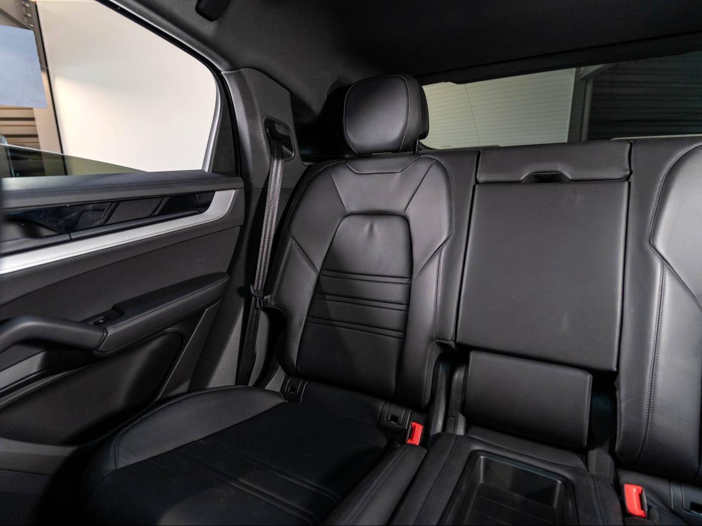 Voitures occasions PORSCHE Cayenne Coupe E-Hybrid Champagne-au-Mont-d'Or