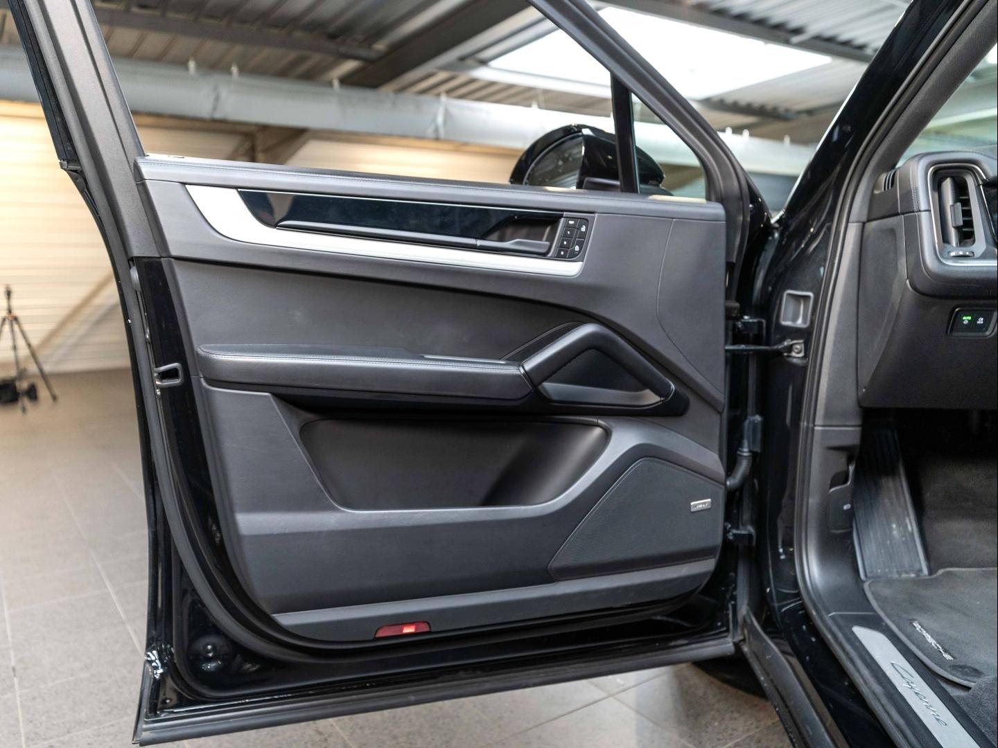 Voitures occasions PORSCHE Cayenne Coupe E-Hybrid Champagne-au-Mont-d'Or