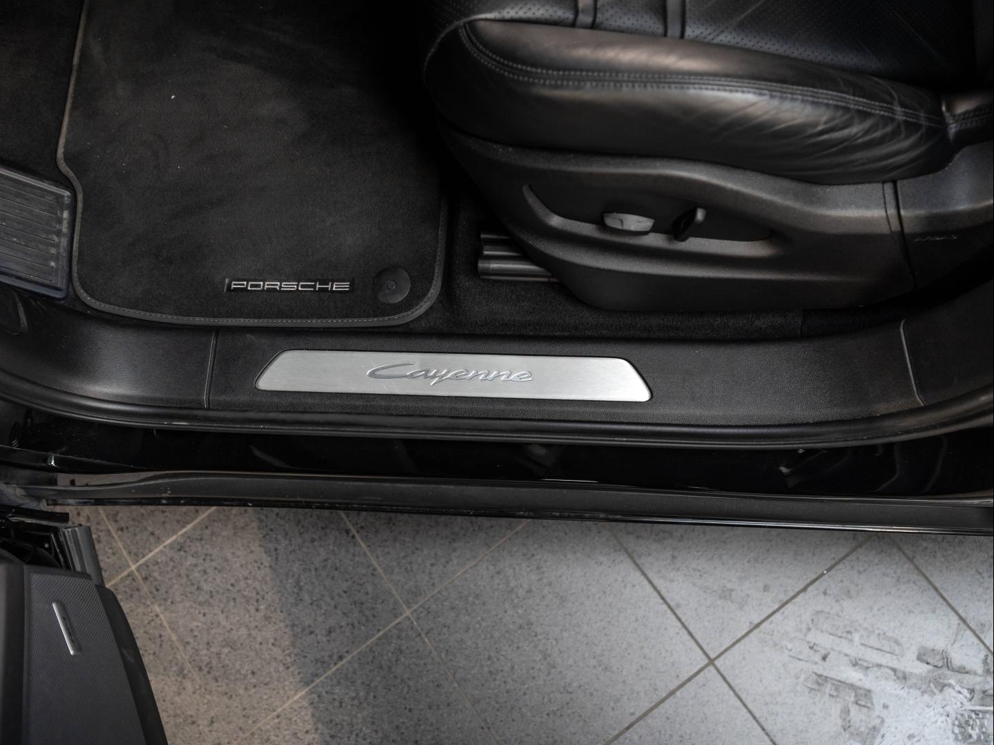 Voitures occasions PORSCHE Cayenne Coupe E-Hybrid Champagne-au-Mont-d'Or