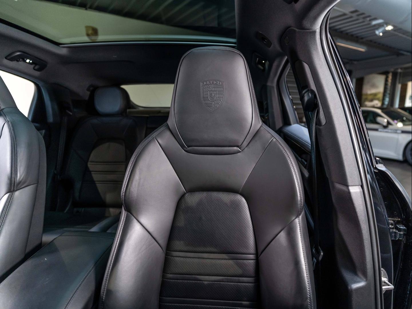 Voitures occasions PORSCHE Cayenne Coupe E-Hybrid Champagne-au-Mont-d'Or