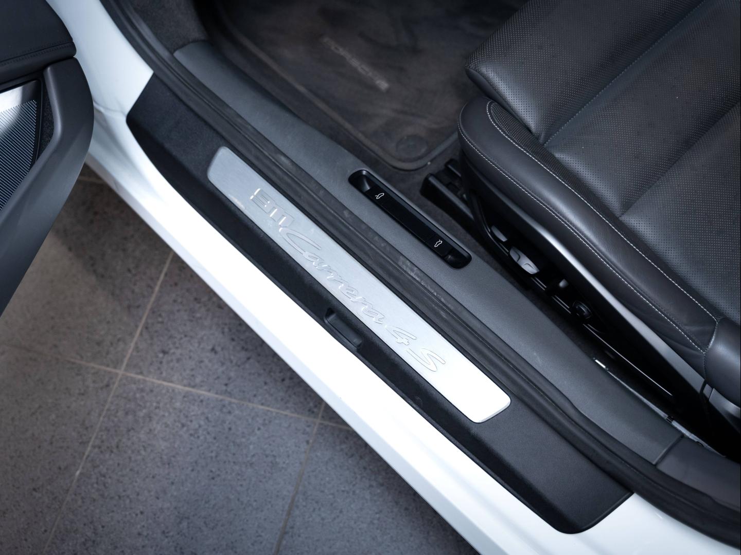 Voitures occasions PORSCHE 911 Coupe Carrera 4S Champagne-au-Mont-d'Or