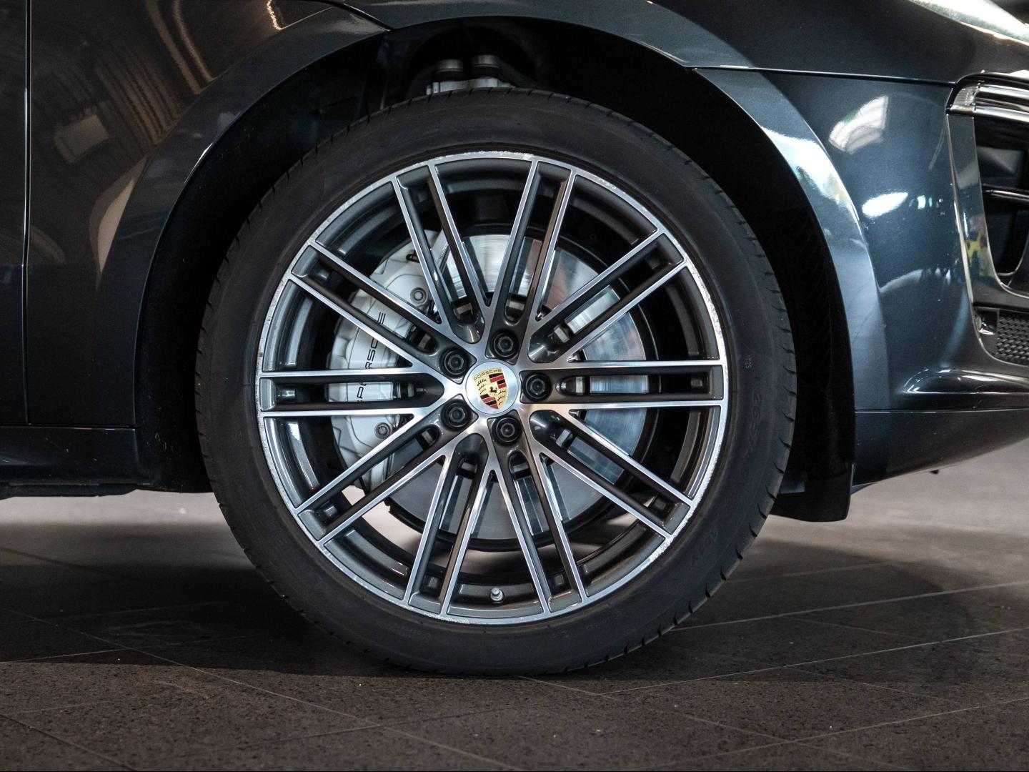 Voitures occasions PORSCHE MACAN Turbo Champagne-au-Mont-d'Or