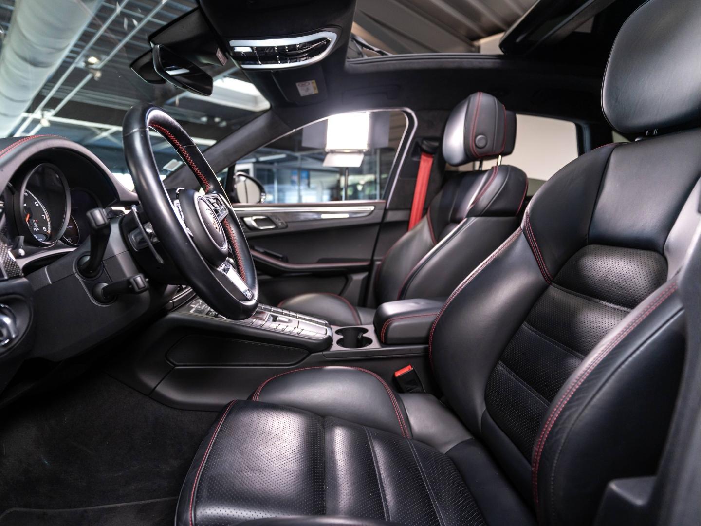 Voitures occasions PORSCHE MACAN Turbo Champagne-au-Mont-d'Or