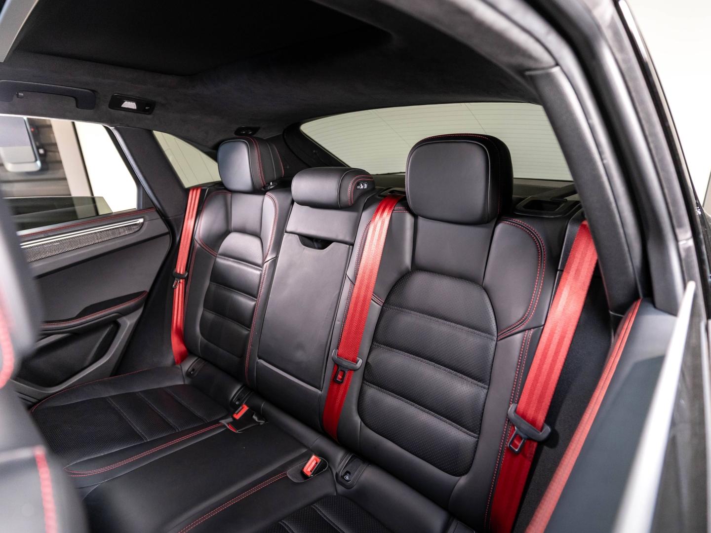 Voitures occasions PORSCHE MACAN Turbo Champagne-au-Mont-d'Or