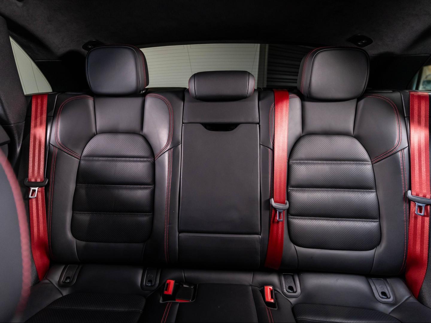 Voitures occasions PORSCHE MACAN Turbo Champagne-au-Mont-d'Or