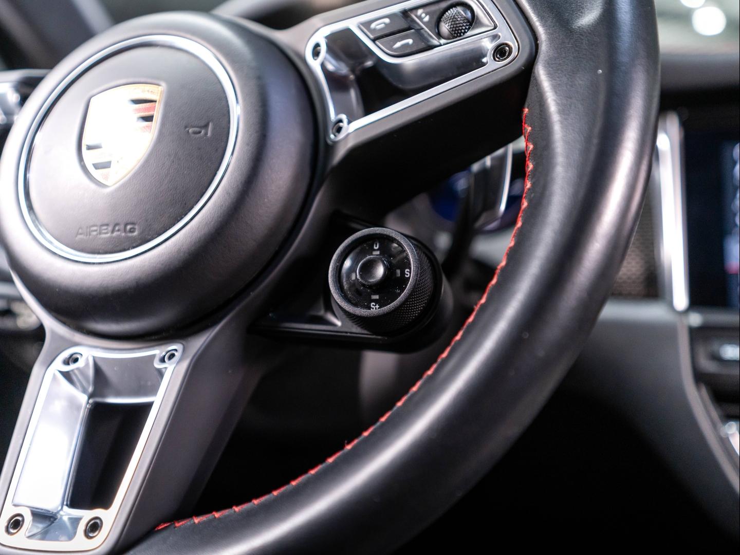 Voitures occasions PORSCHE MACAN Turbo Champagne-au-Mont-d'Or
