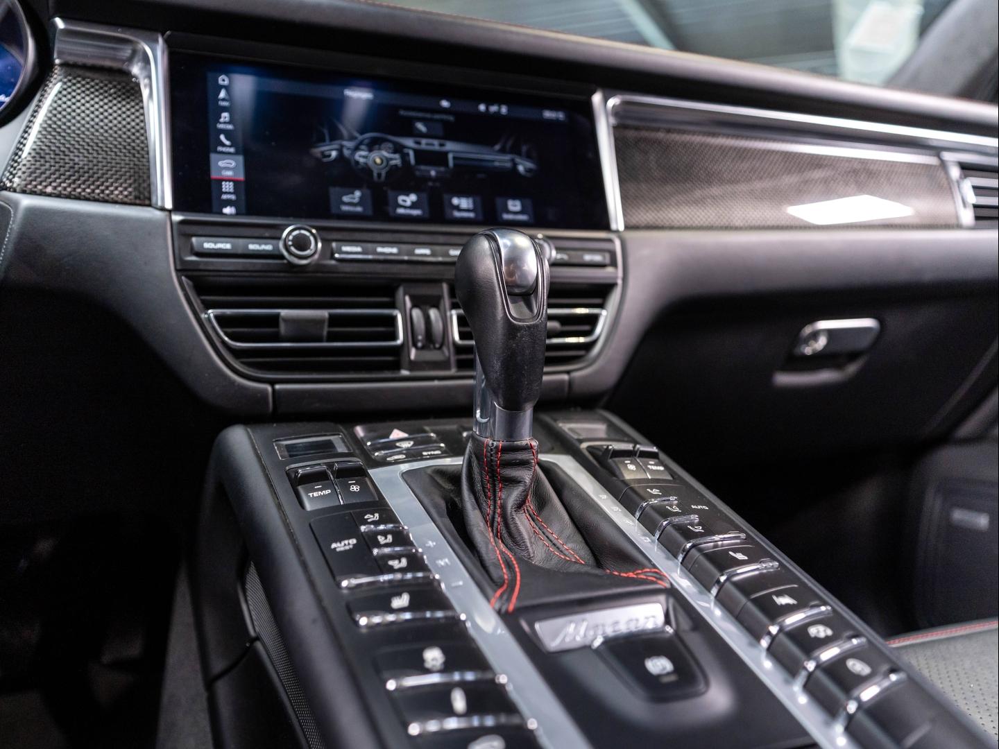 Voitures occasions PORSCHE MACAN Turbo Champagne-au-Mont-d'Or