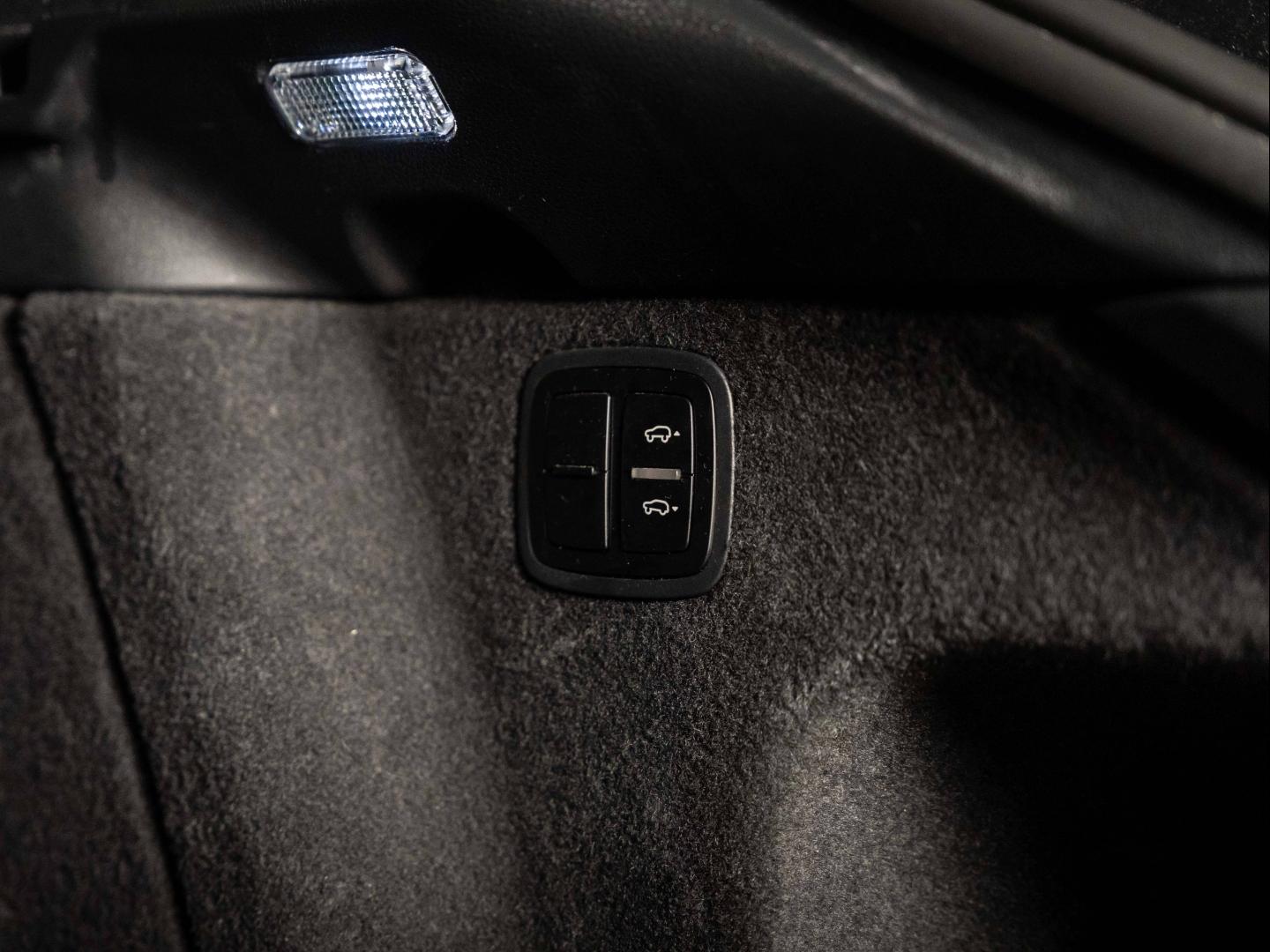 Voitures occasions PORSCHE MACAN Turbo Champagne-au-Mont-d'Or