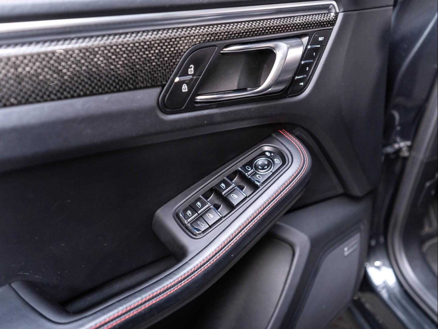 Voitures occasions PORSCHE MACAN Turbo Champagne-au-Mont-d'Or