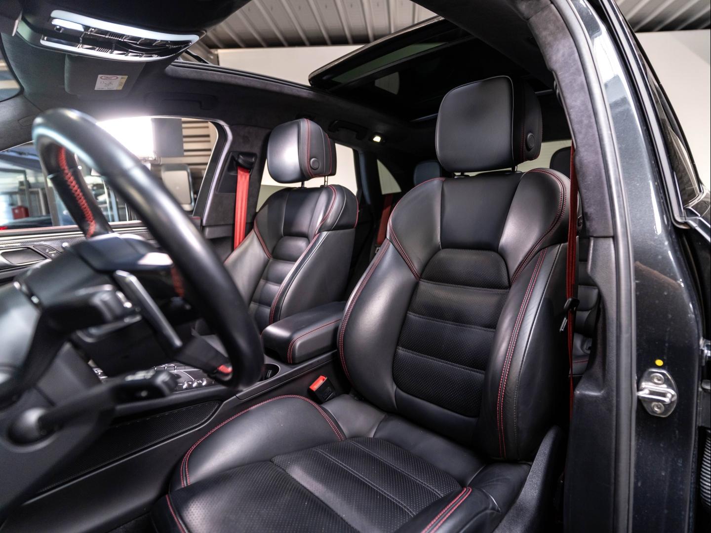 Voitures occasions PORSCHE MACAN Turbo Champagne-au-Mont-d'Or