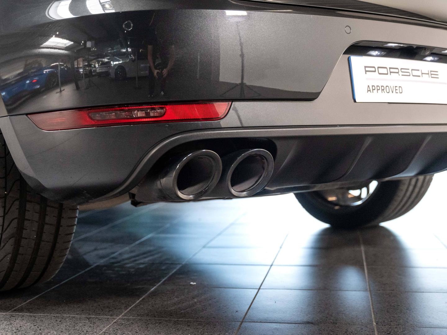 Voitures occasions PORSCHE MACAN Turbo Champagne-au-Mont-d'Or