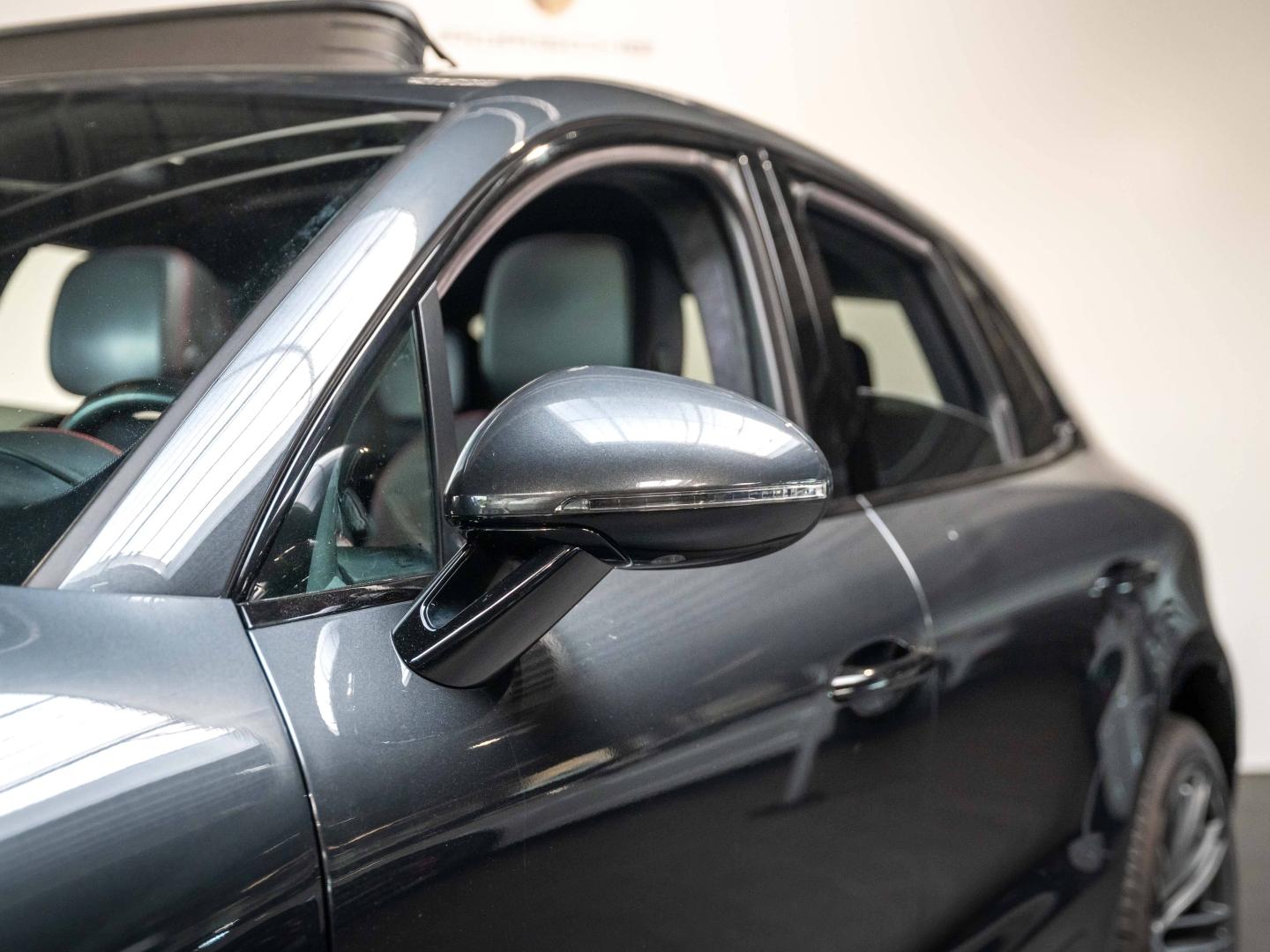 Voitures occasions PORSCHE MACAN Turbo Champagne-au-Mont-d'Or
