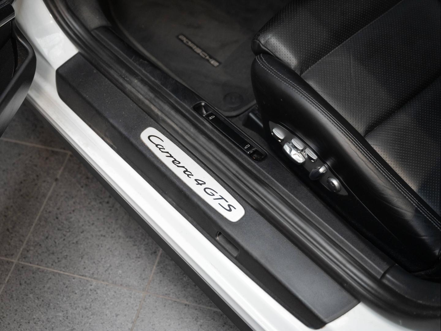 Voitures occasions PORSCHE 911 Coupe GTS Champagne-au-Mont-d'Or