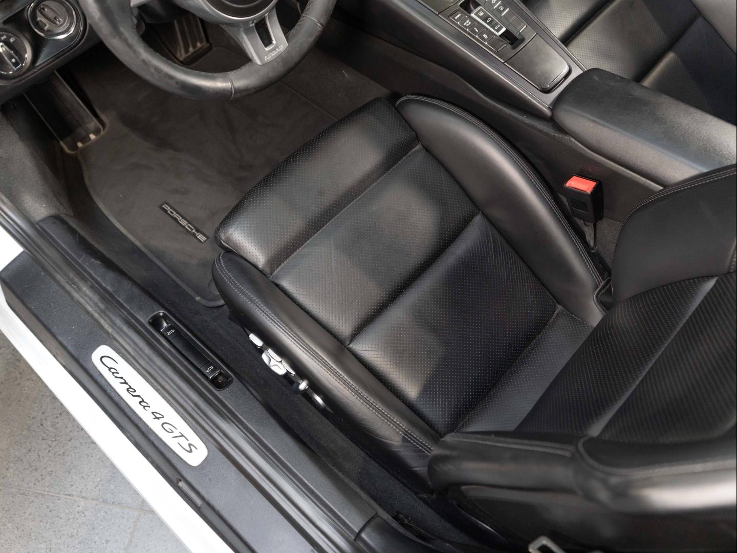 Voitures occasions PORSCHE 911 Coupe GTS Champagne-au-Mont-d'Or