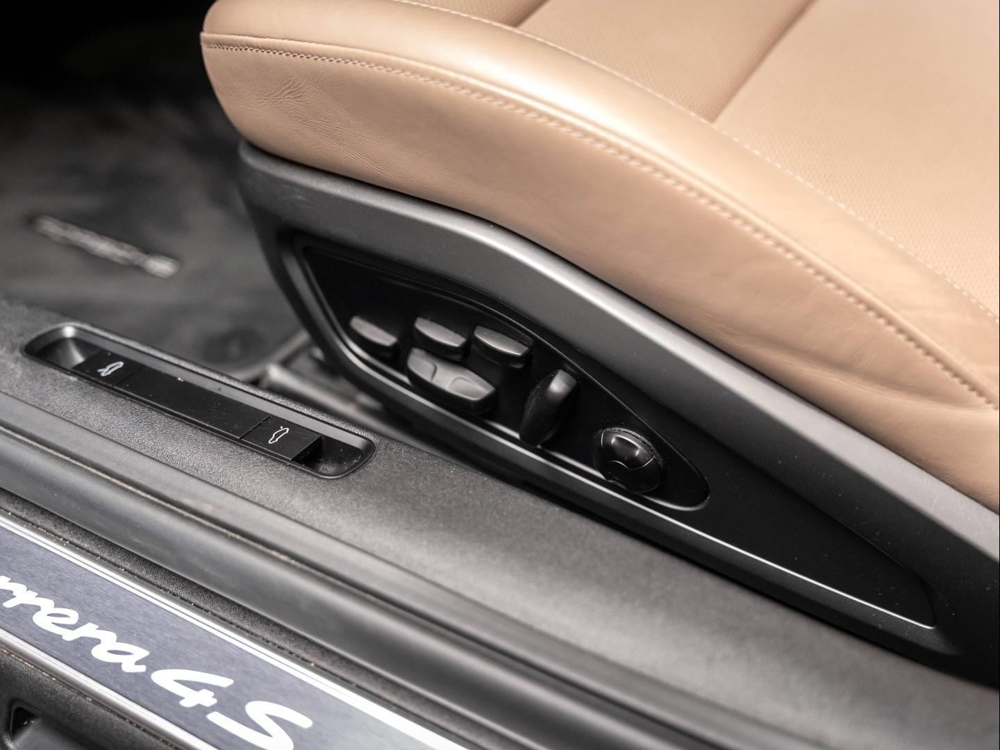 Voitures occasions PORSCHE 911 Cabriolet Carrera 4S Champagne-au-Mont-d'Or