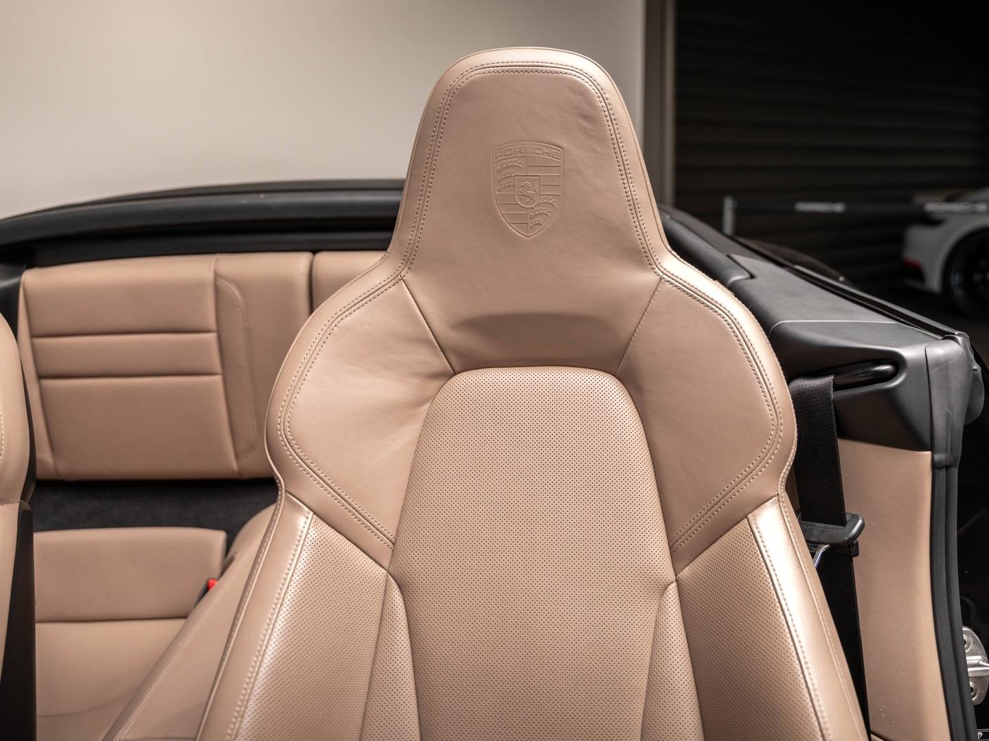 Voitures occasions PORSCHE 911 Cabriolet Carrera 4S Champagne-au-Mont-d'Or