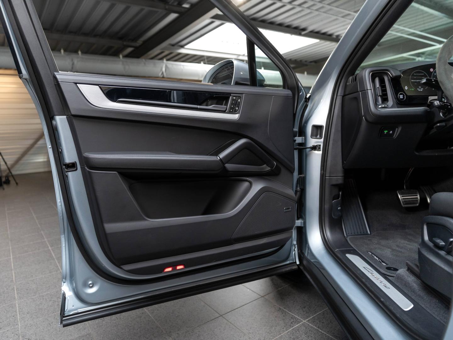 Voitures occasions PORSCHE Cayenne Coupe E-Hybrid Champagne-au-Mont-d'Or