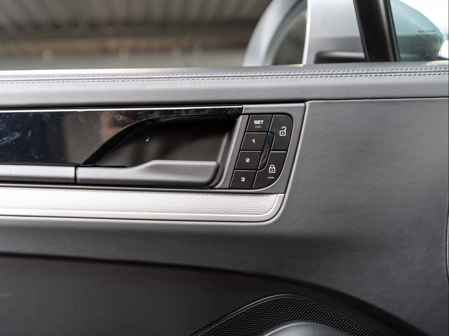 Voitures occasions PORSCHE Cayenne Coupe E-Hybrid Champagne-au-Mont-d'Or