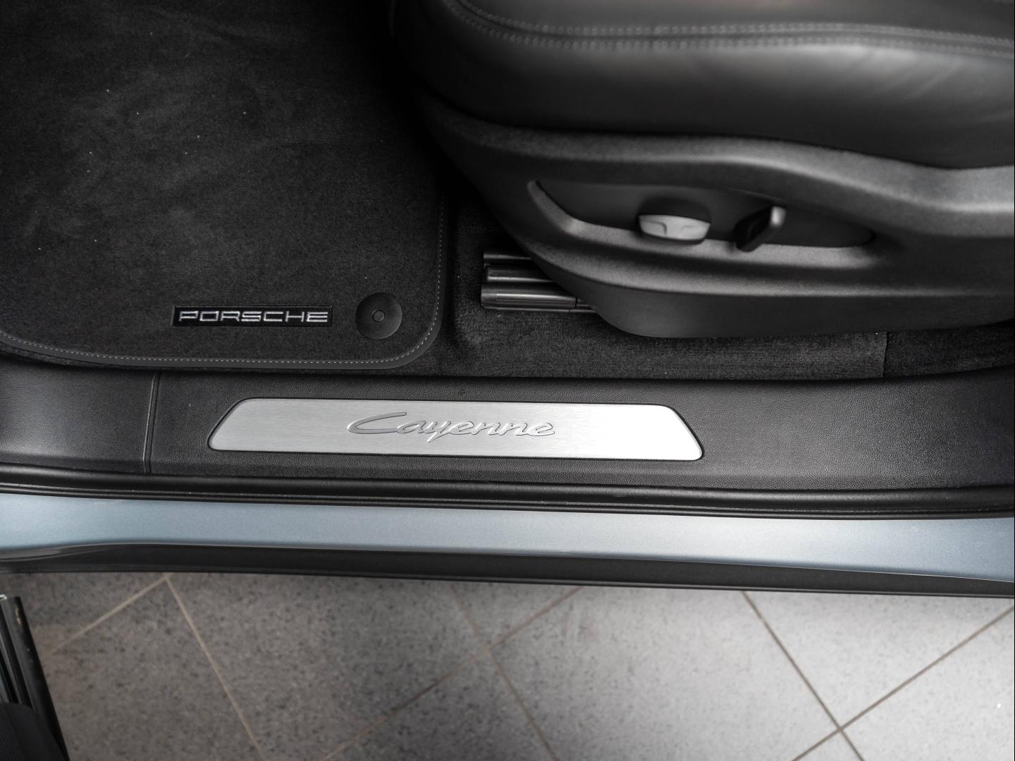 Voitures occasions PORSCHE Cayenne Coupe E-Hybrid Champagne-au-Mont-d'Or