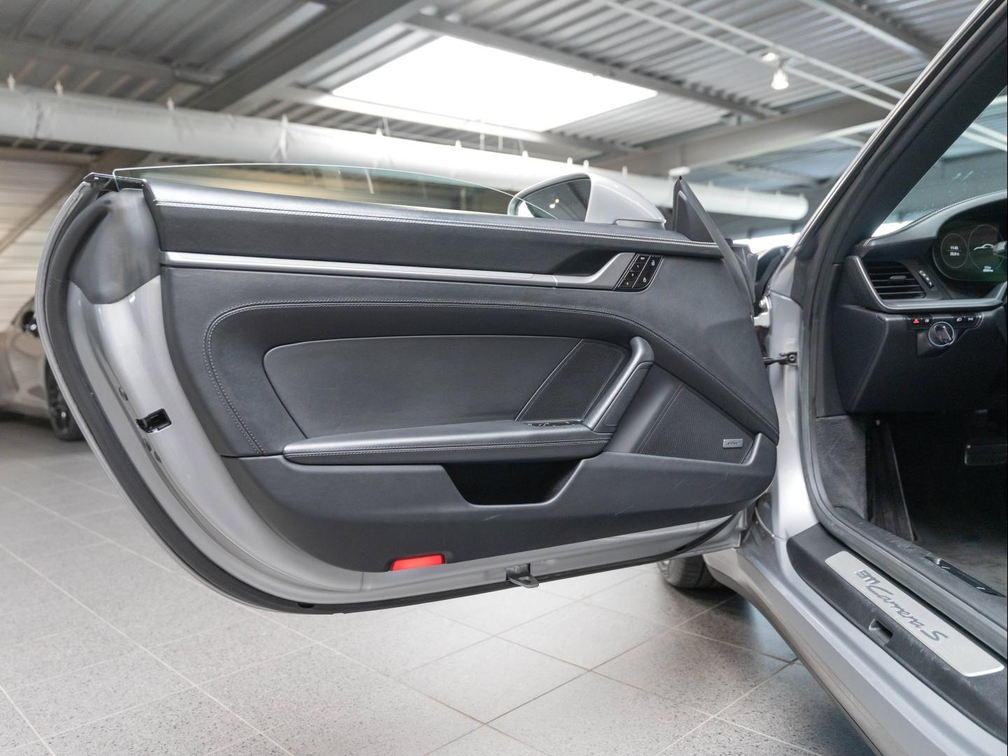 Voitures occasions PORSCHE 911 Coupe Carrera S Champagne-au-Mont-d'Or
