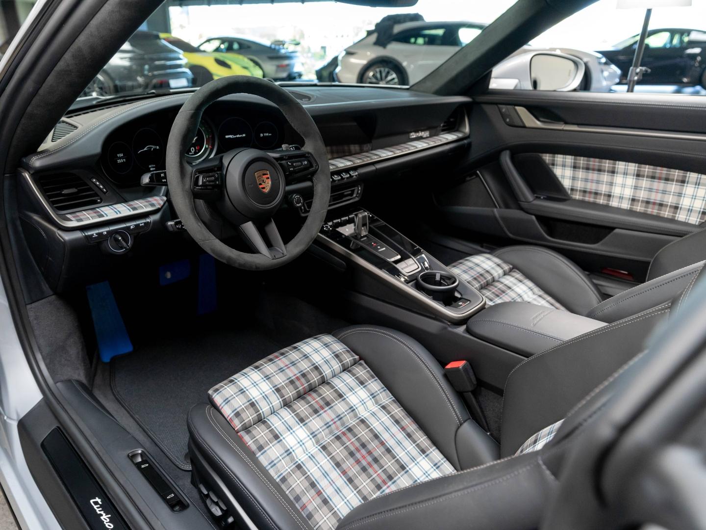 Voitures occasions PORSCHE 911 Coupe Turbo 50e anniv Champagne-au-Mont-d'Or