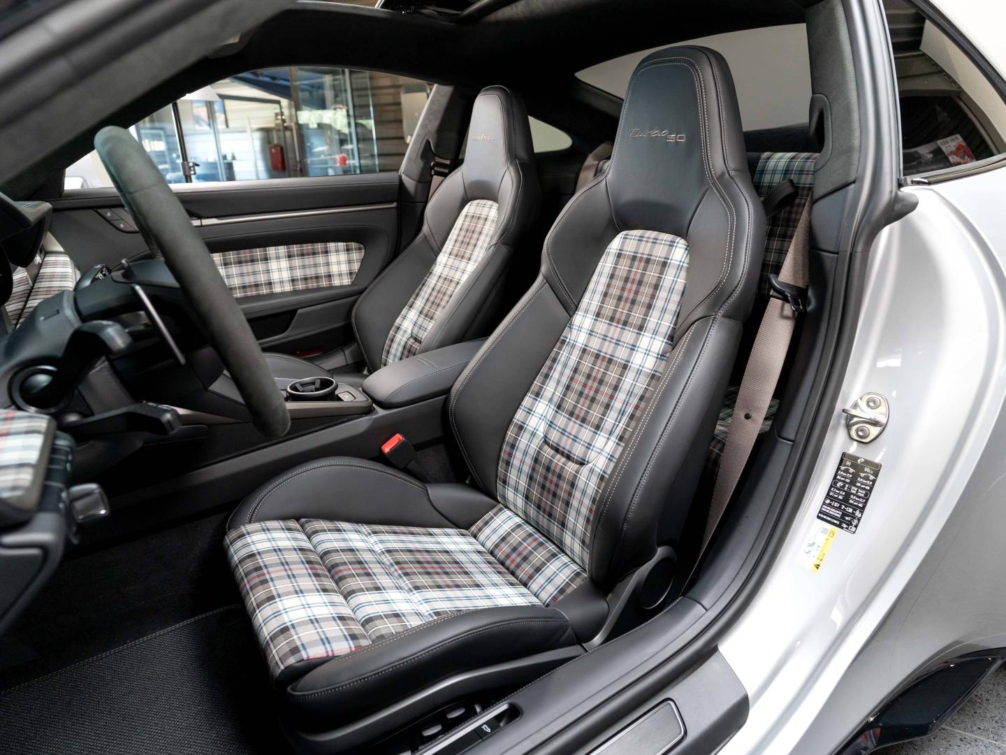 Voitures occasions PORSCHE 911 Coupe Turbo 50e anniv Champagne-au-Mont-d'Or
