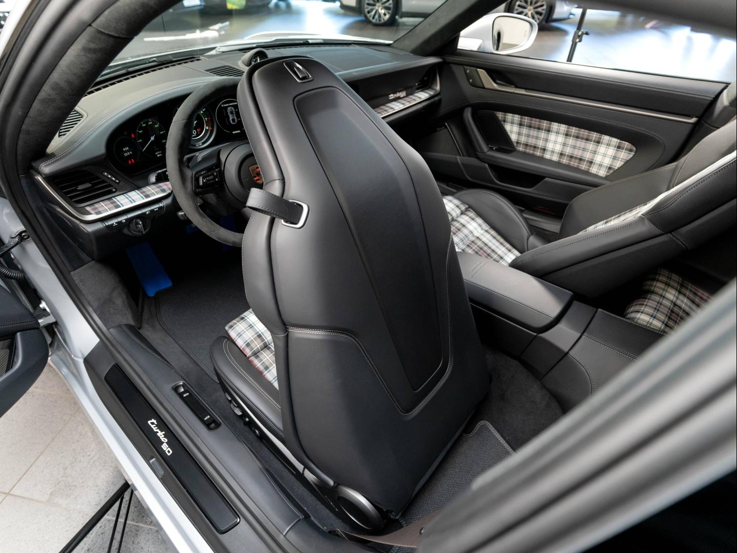 Voitures occasions PORSCHE 911 Coupe Turbo 50e anniv Champagne-au-Mont-d'Or