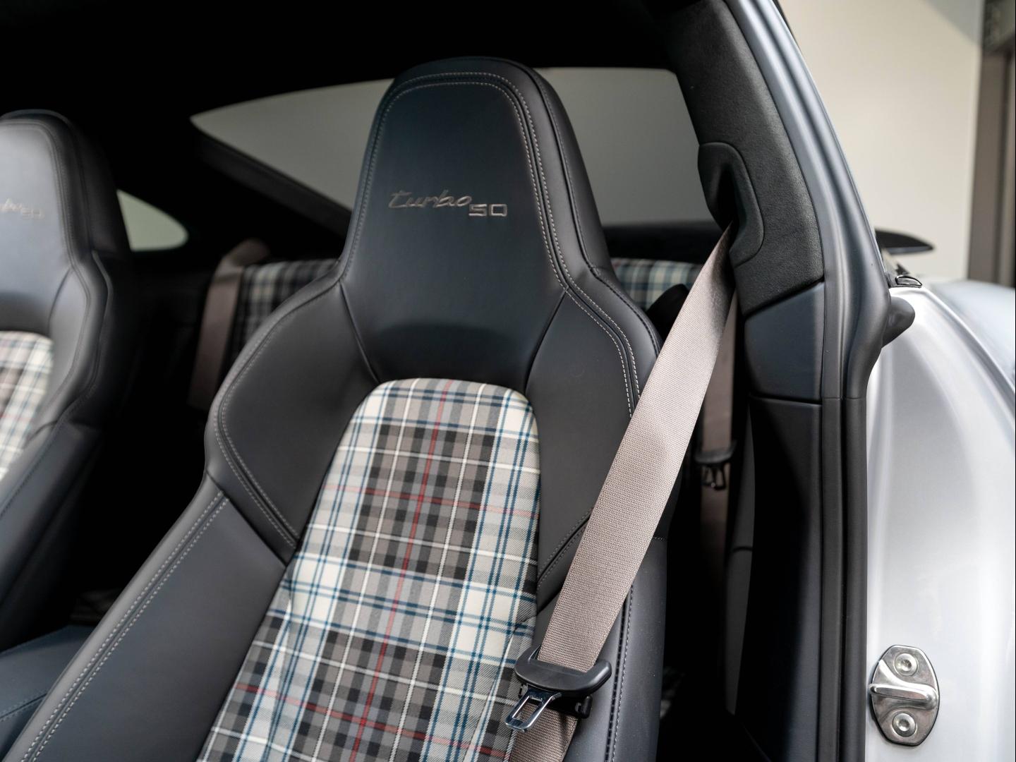 Voitures occasions PORSCHE 911 Coupe Turbo 50e anniv Champagne-au-Mont-d'Or